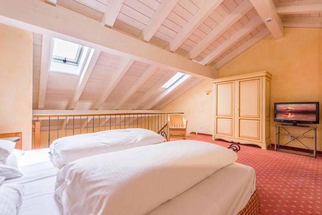 Hotel Und Landgasthof Altwirt Großhartpenning Exteriör bild