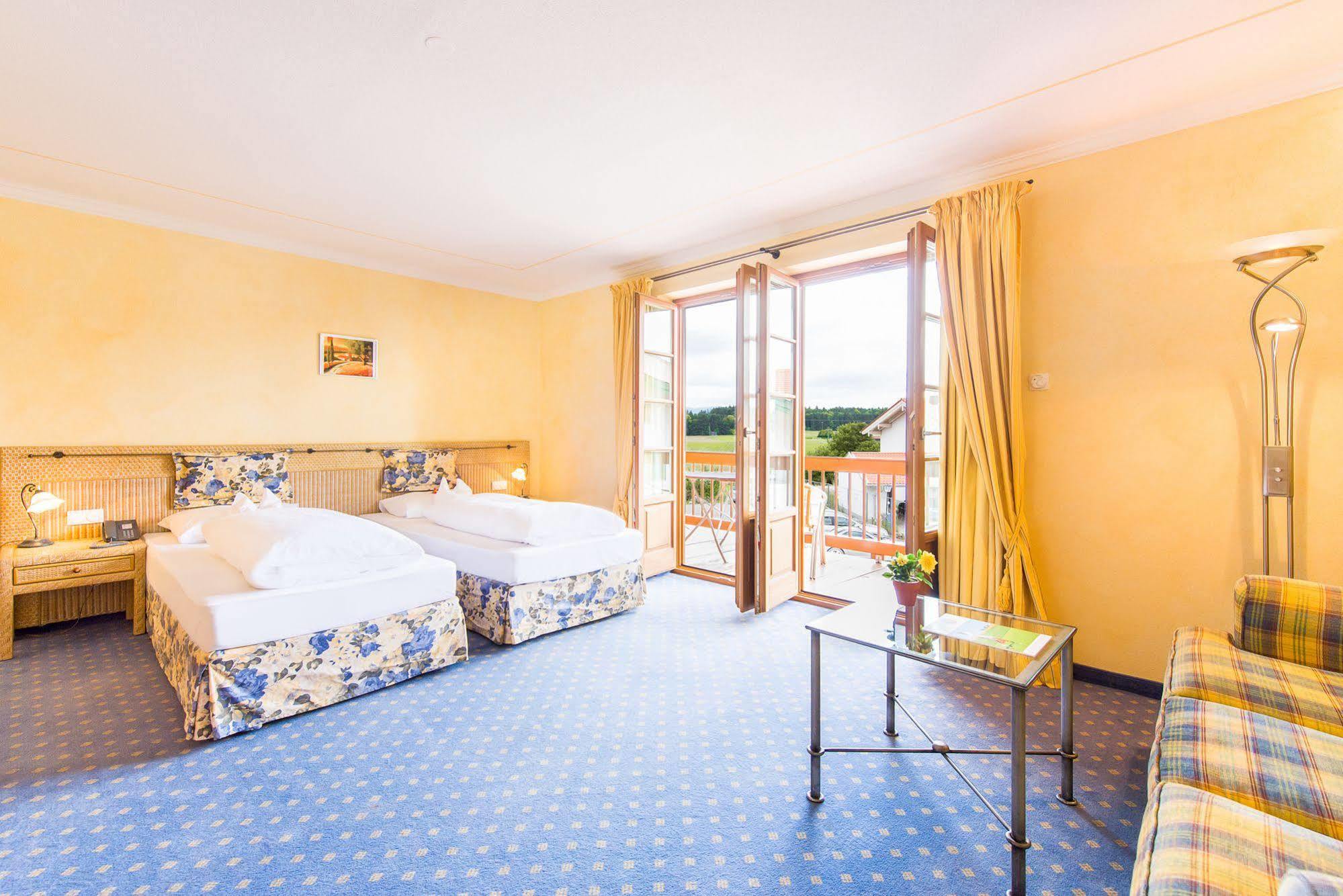 Hotel Und Landgasthof Altwirt Großhartpenning Exteriör bild