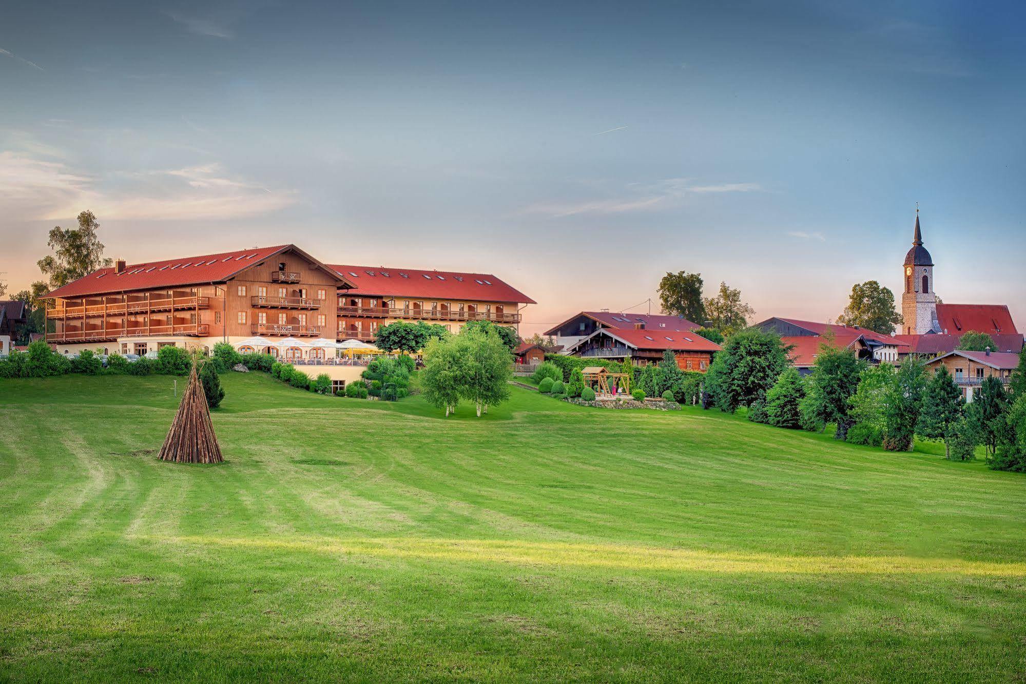 Hotel Und Landgasthof Altwirt Großhartpenning Exteriör bild