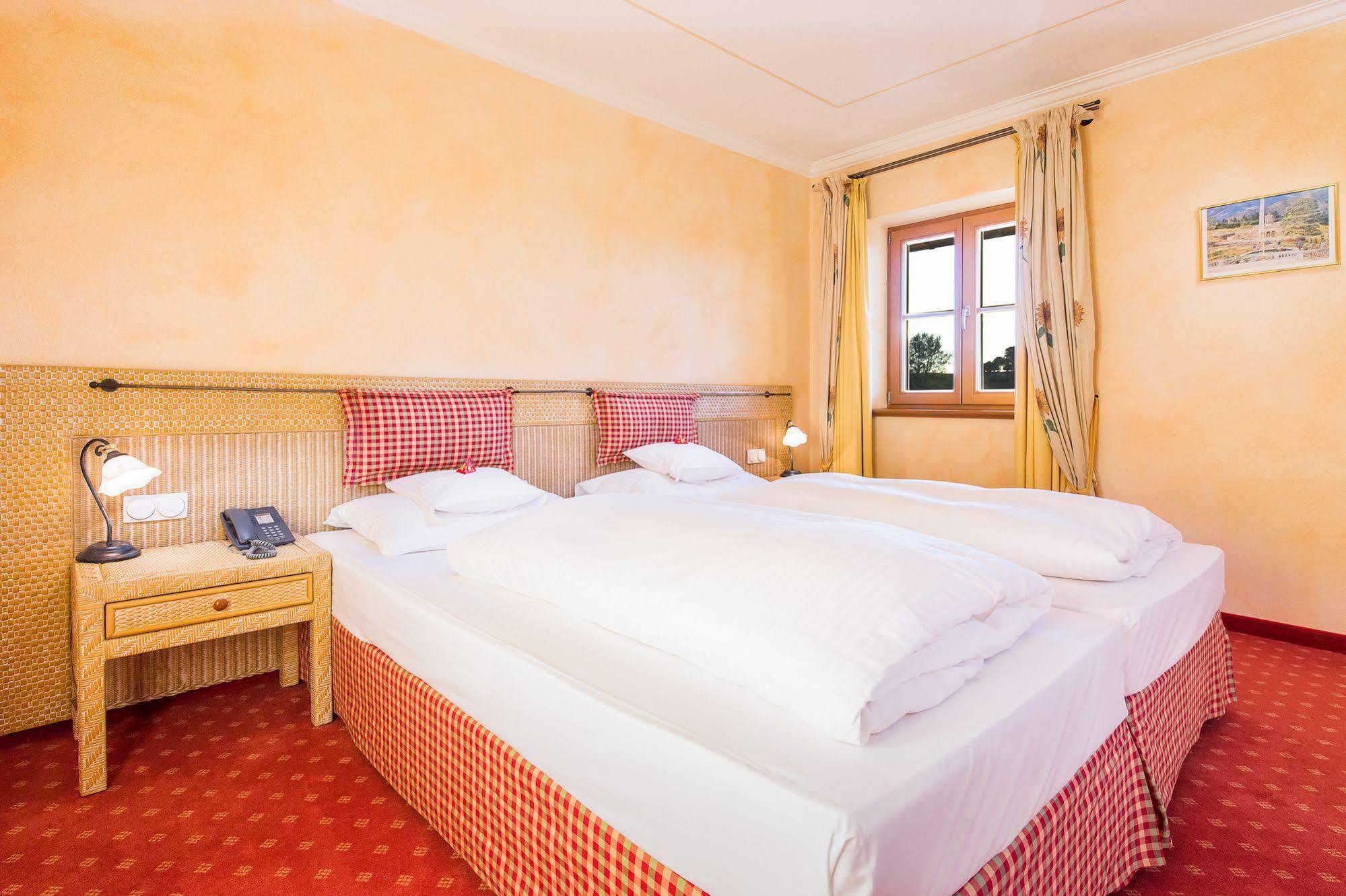 Hotel Und Landgasthof Altwirt Großhartpenning Exteriör bild